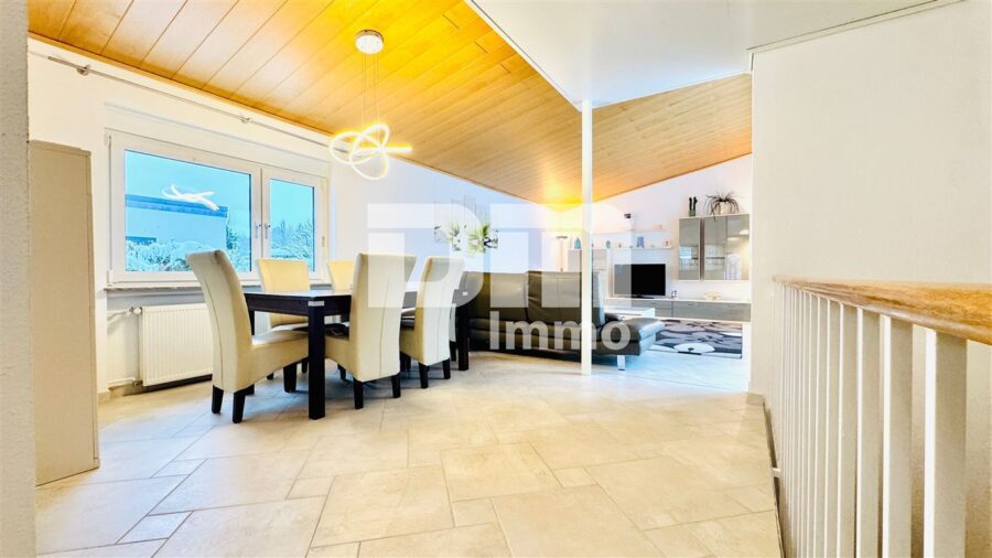 (R)eserviert! Altengerechter gepflegter Bungalow mit Gartenbereich, Terrasse, Garage - Offener Wohn / Essbereich / Zugang Terrasse